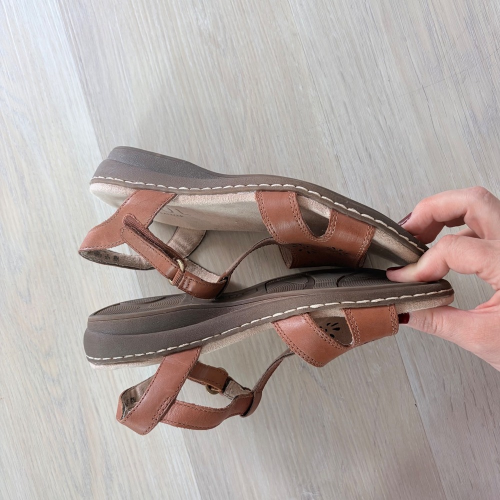 Soul Naturalizer Trio Brown Leather Floral‎ Laser Cut T-Strap Sandals Womens 7M - Picture 9 of 10